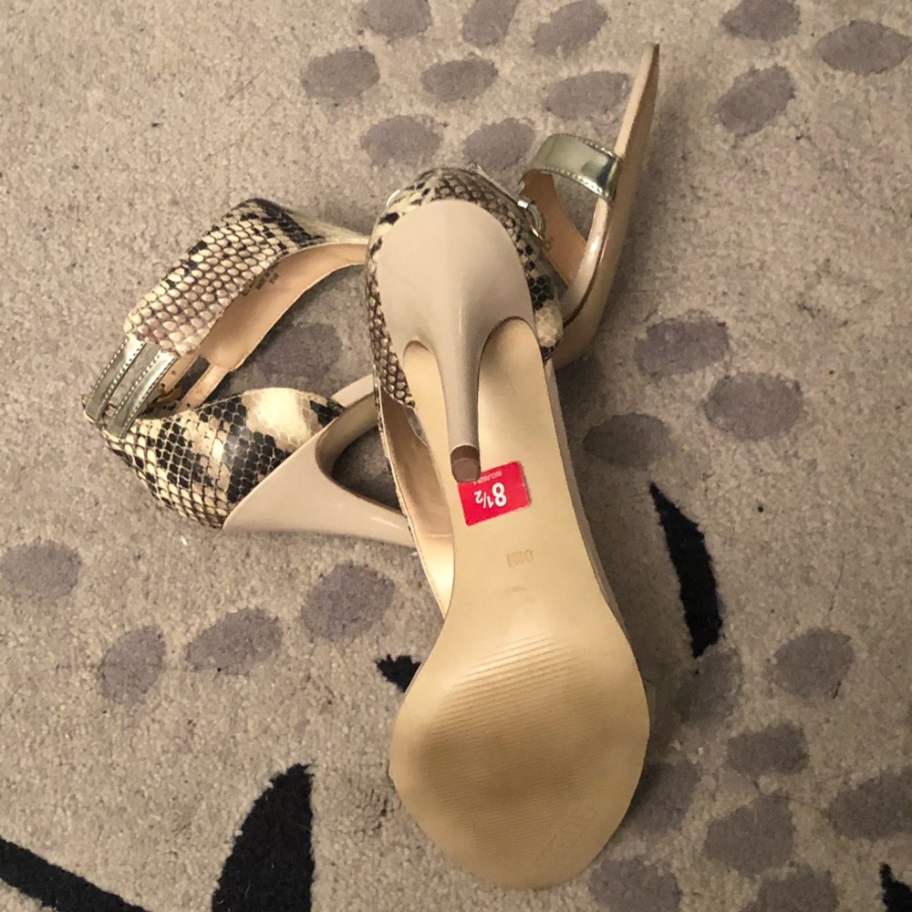 Guess Shoe - New - Picture 9 of 10